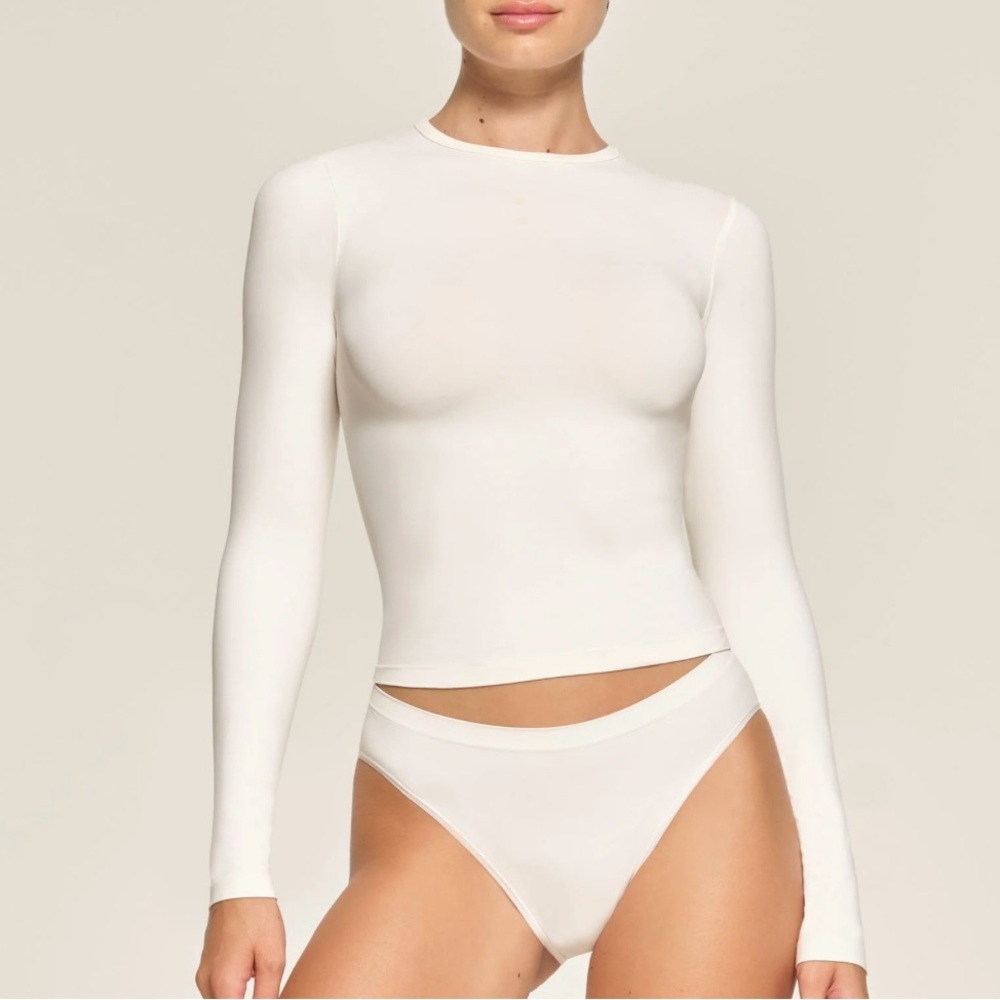 SKIMS Long Sleeve Tee - Cream